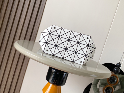 イッセイミヤケ「Issey Miyake」LUCENTシリーズ トートバッグ