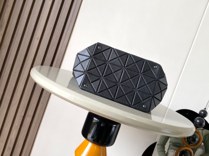 イッセイミヤケ「Issey Miyake」LUCENTシリーズ トートバッグ