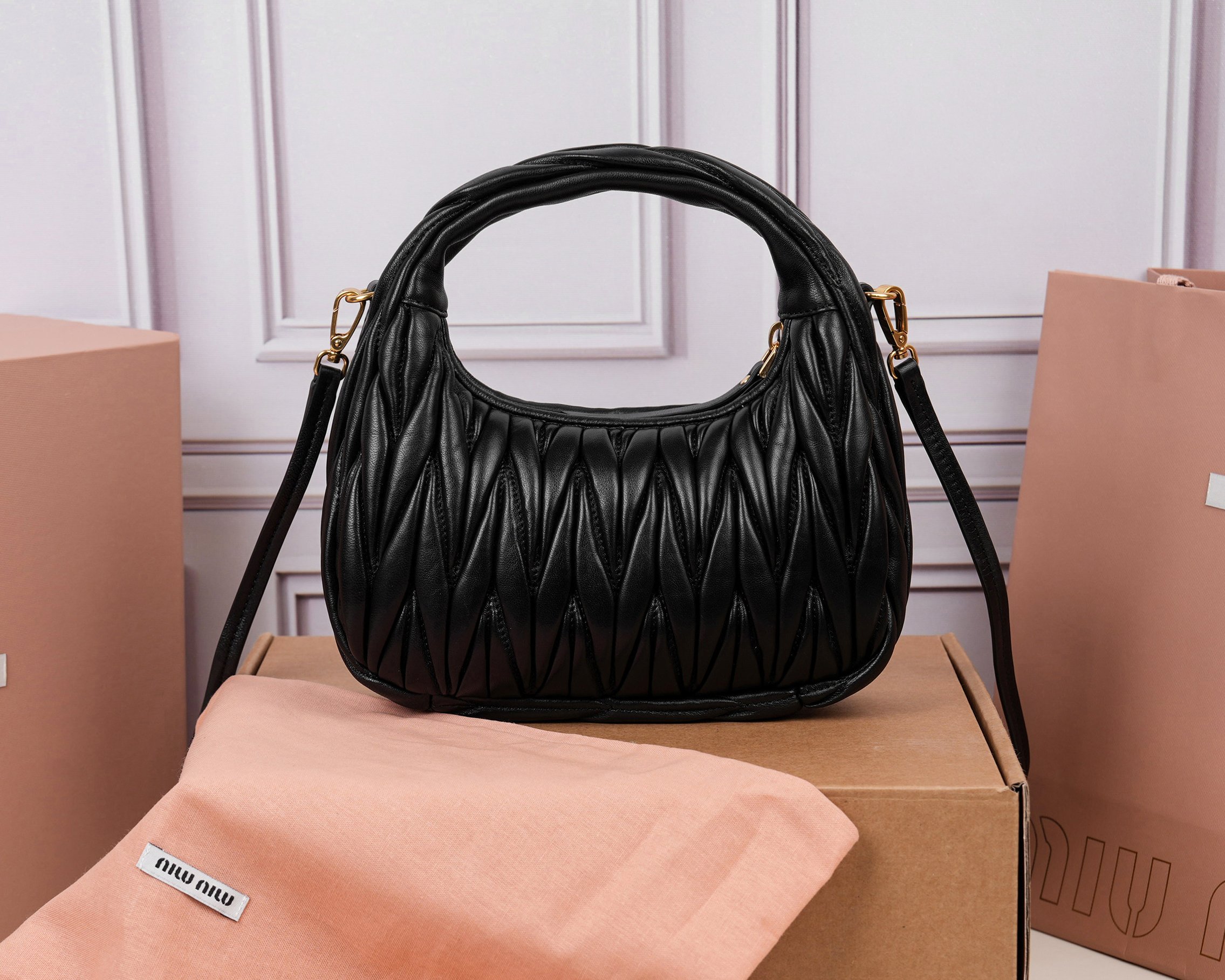 ミュウミュウ「MIUMIU」レディースファッションハンドバッグとショルダーバッグ