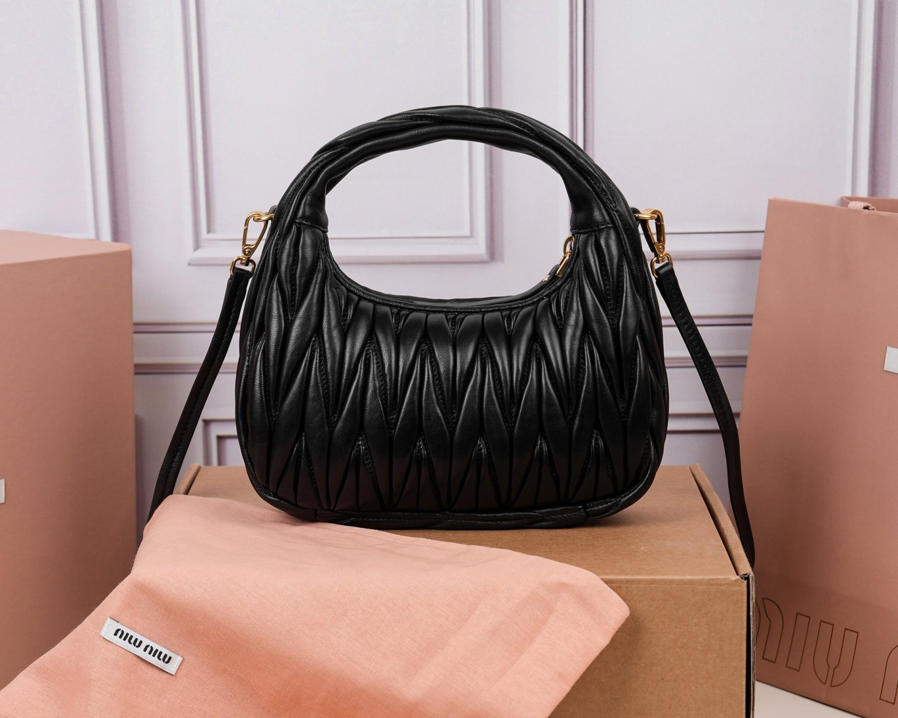 ミュウミュウ「MIUMIU」レディースファッションハンドバッグとショルダーバッグ