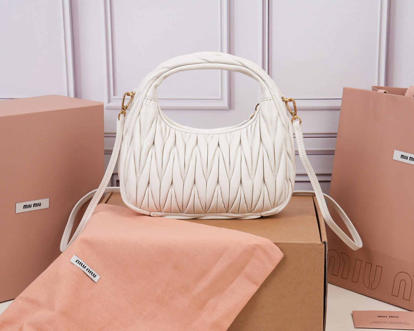 ミュウミュウ「MIUMIU」レディースファッションハンドバッグとショルダーバッグ