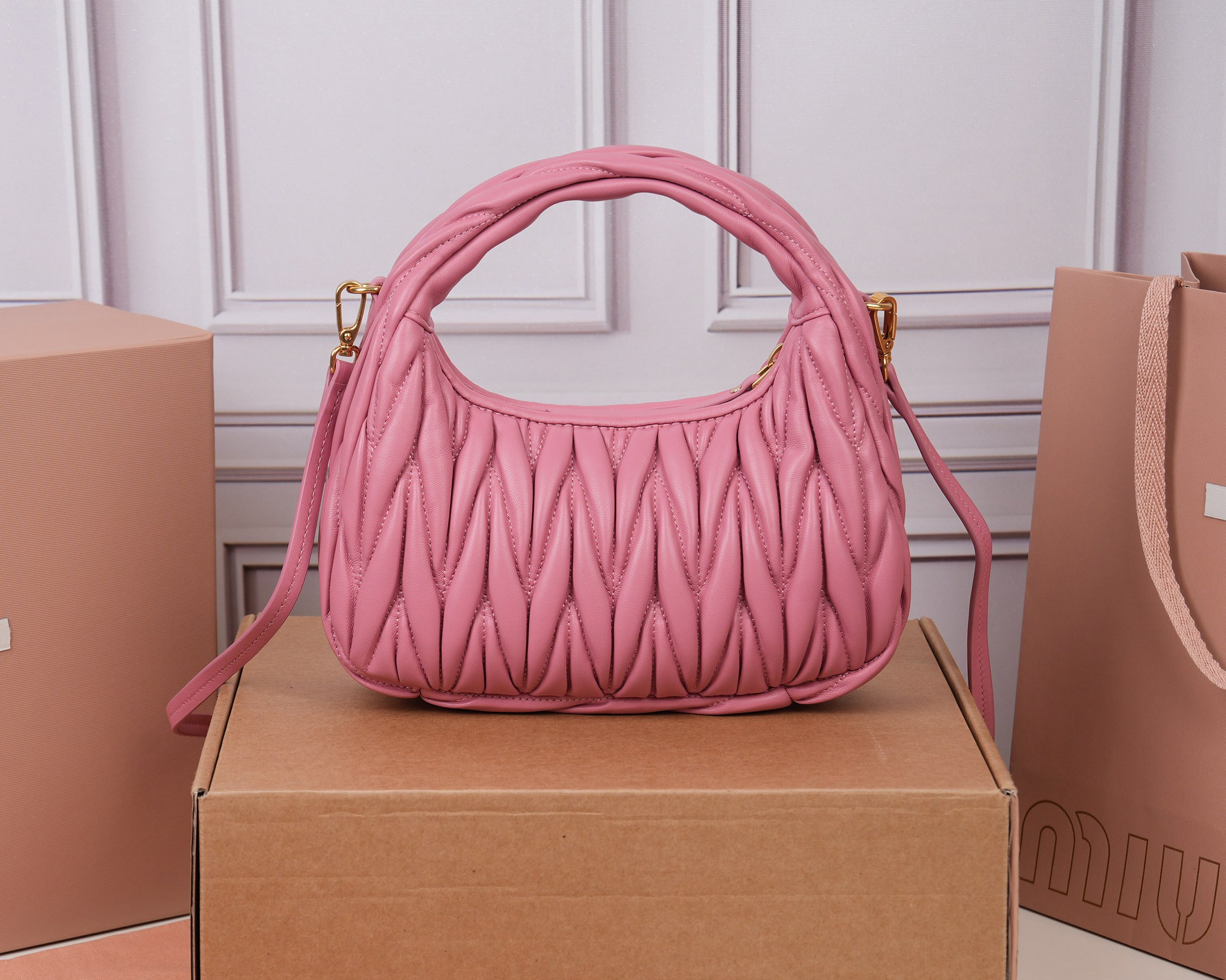 ミュウミュウ「MIUMIU」レディースファッションハンドバッグとショルダーバッグ