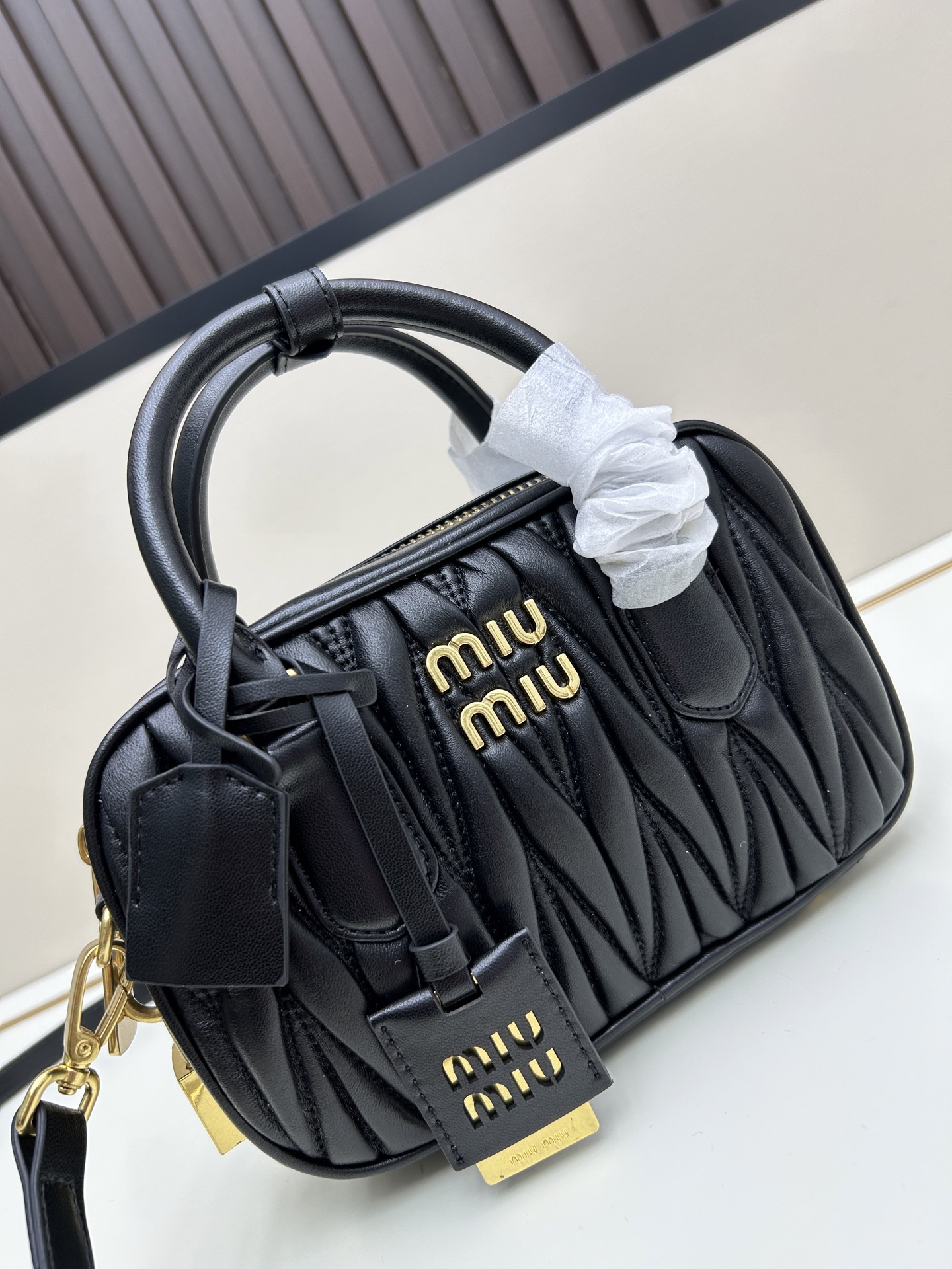ミュウミュウ「MIUMIU」レディースファッションハンドバッグとショルダーバッグ