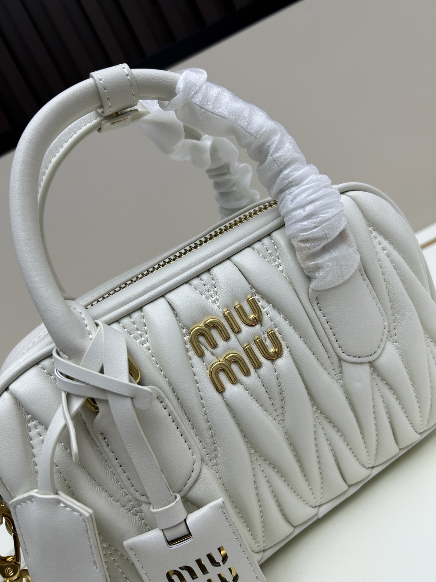 ミュウミュウ「MIUMIU」レディースファッションハンドバッグとショルダーバッグ