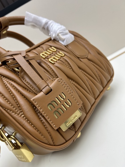 ミュウミュウ「MIUMIU」レディースファッションハンドバッグとショルダーバッグ