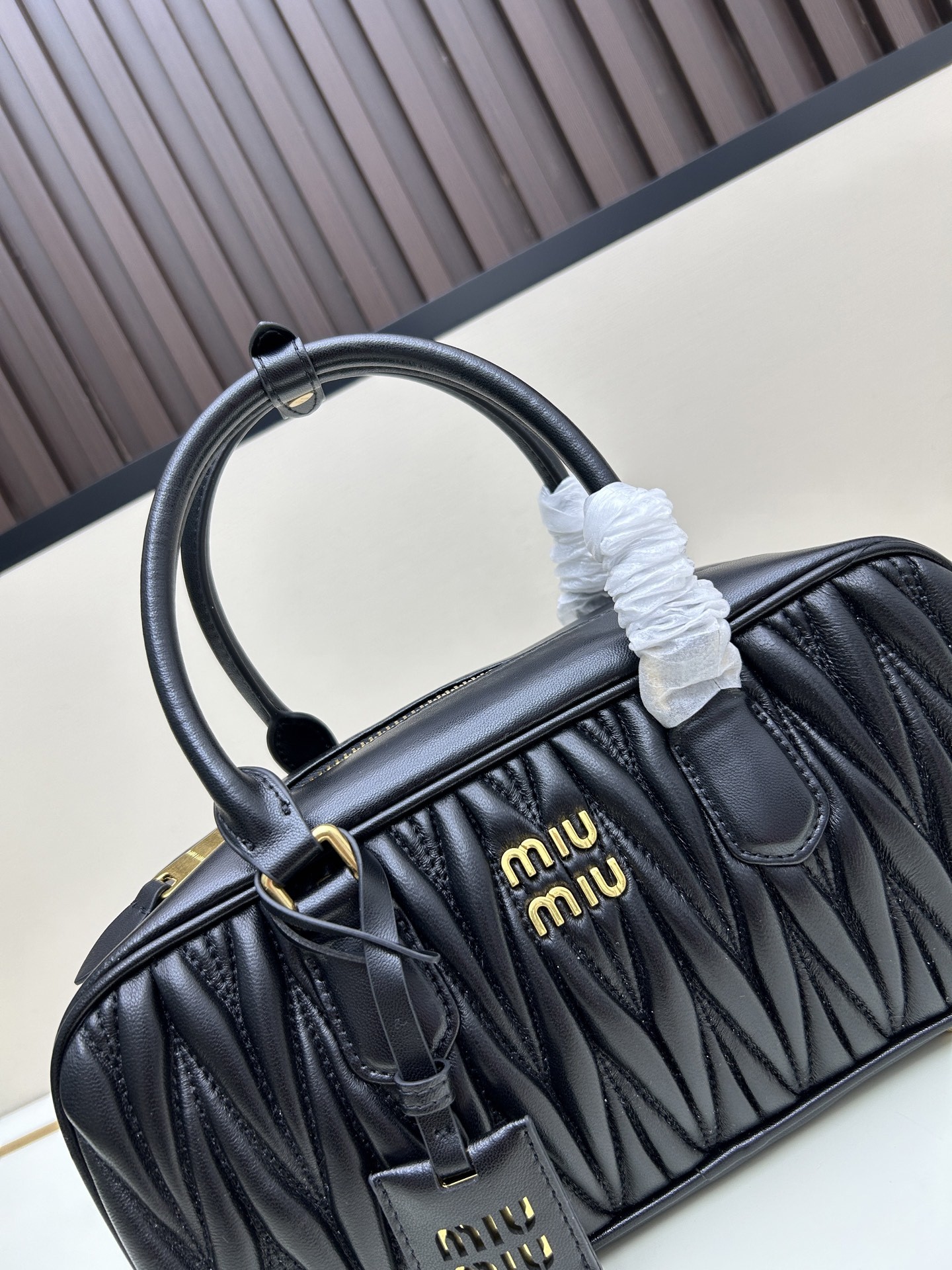 ミュウミュウ「MIUMIU」レディースファッションハンドバッグとショルダーバッグ