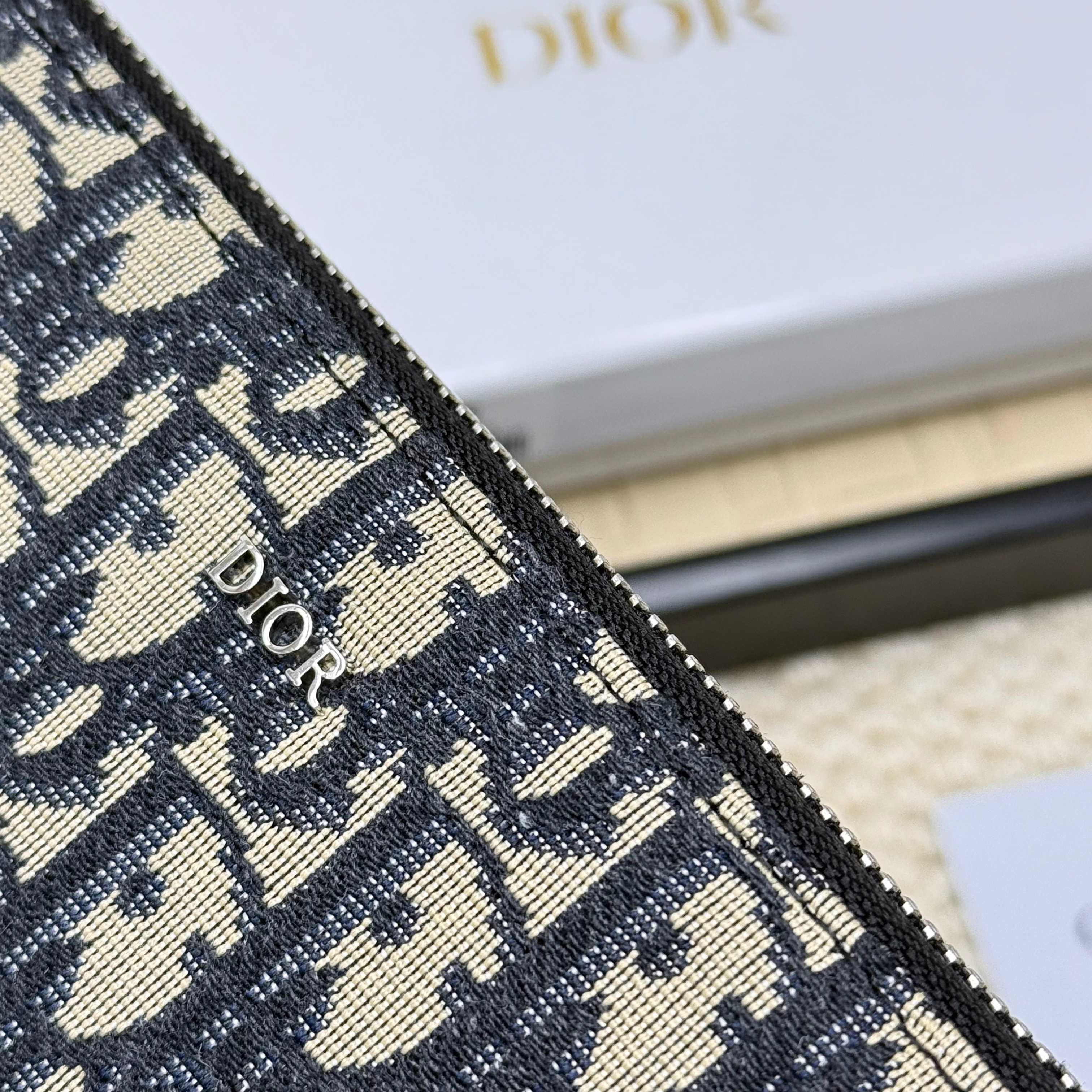 ディオール「Dior」 クラシックな高級品さいふ