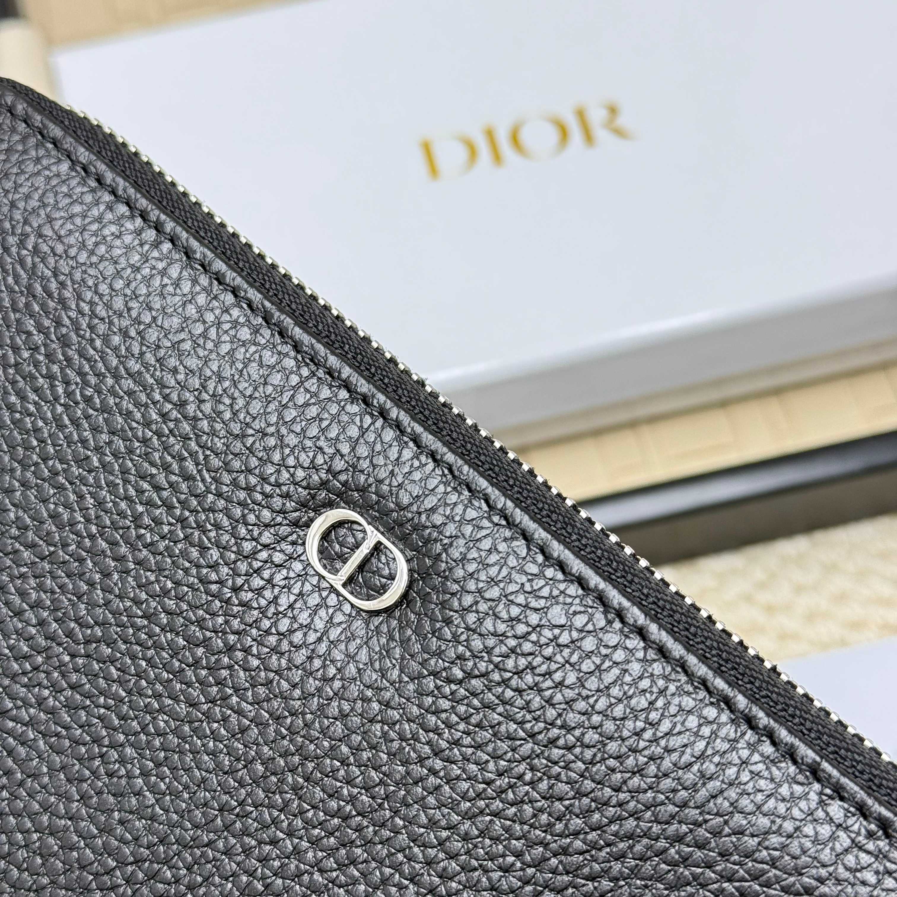 ディオール「Dior」 クラシックな高級品さいふ