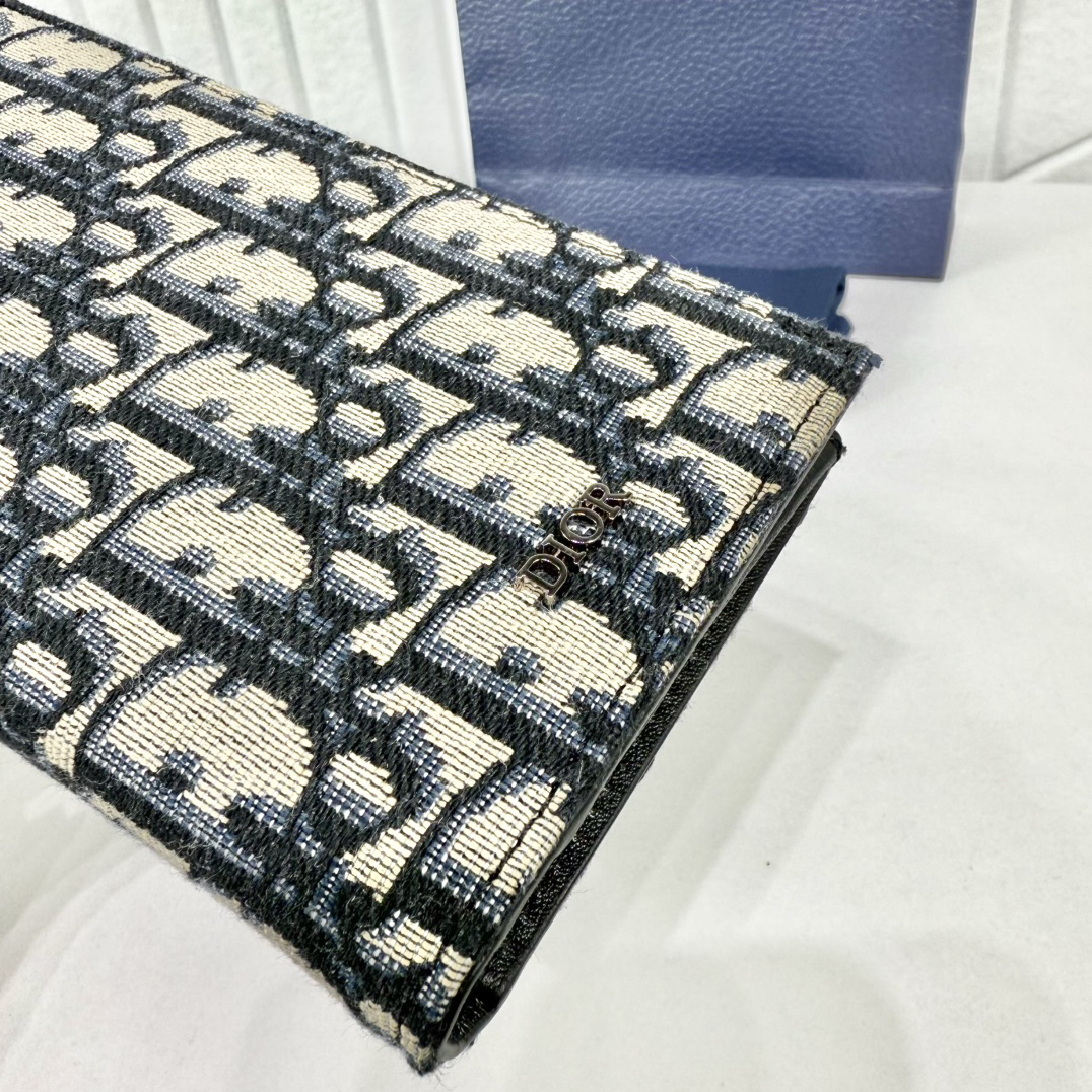 ディオール「Dior」 クラシックな高級品さいふ