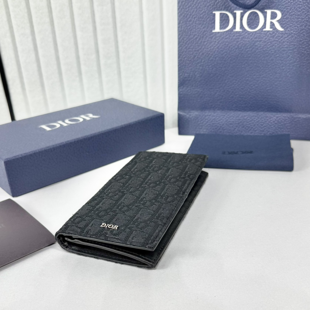 ディオール「Dior」 クラシックな高級品さいふ