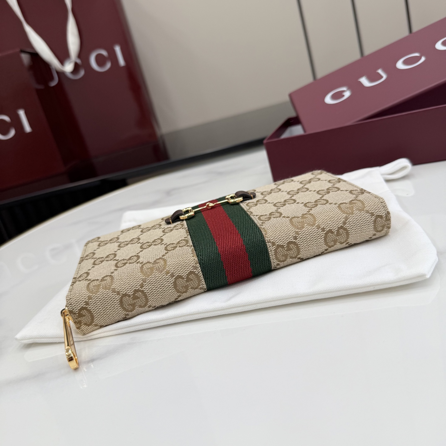 グッチ「Gucci」 クラシックなモノグラムウォレット