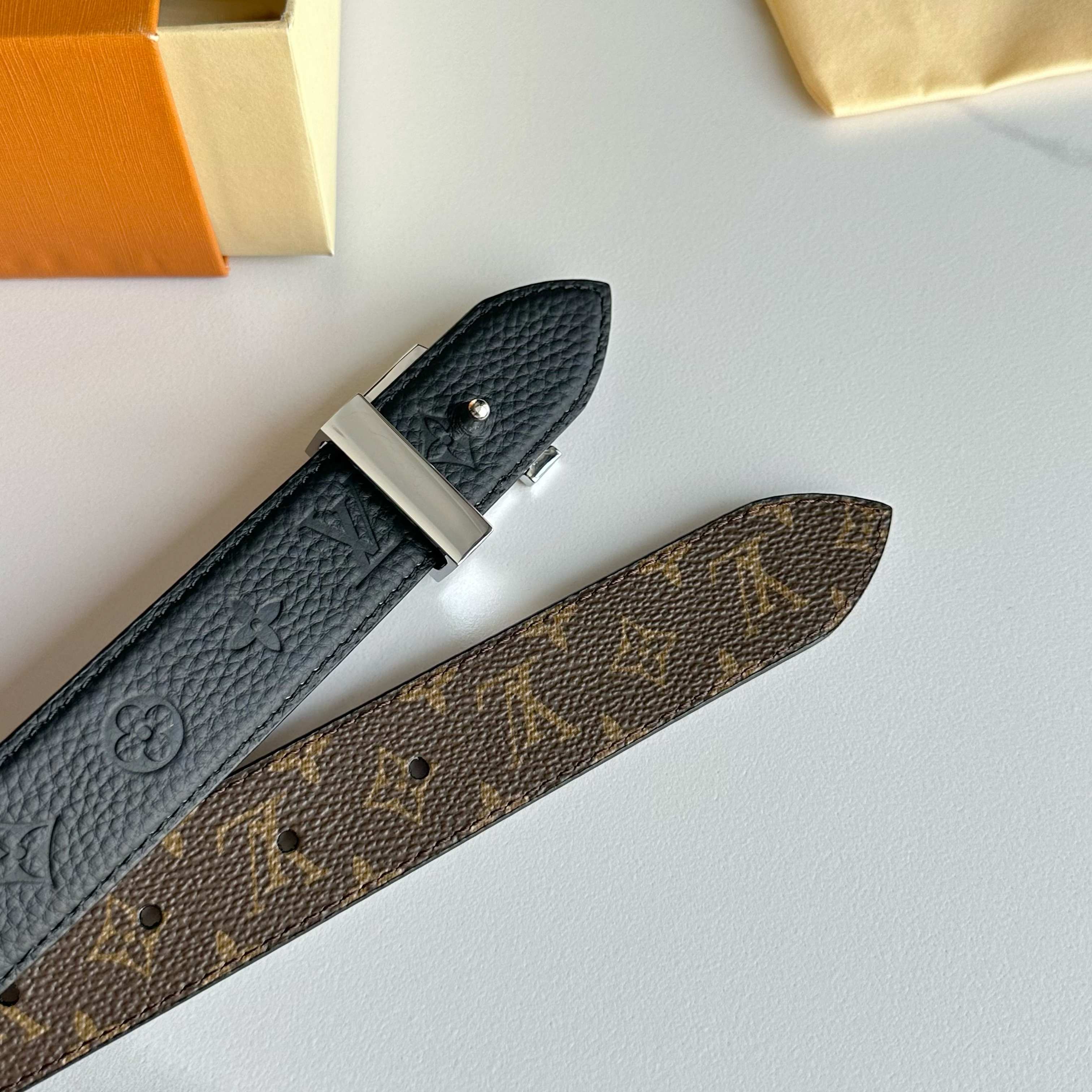 Louis Vuitton ルイヴィトンの新作女性用ベルト（リバーシブル）