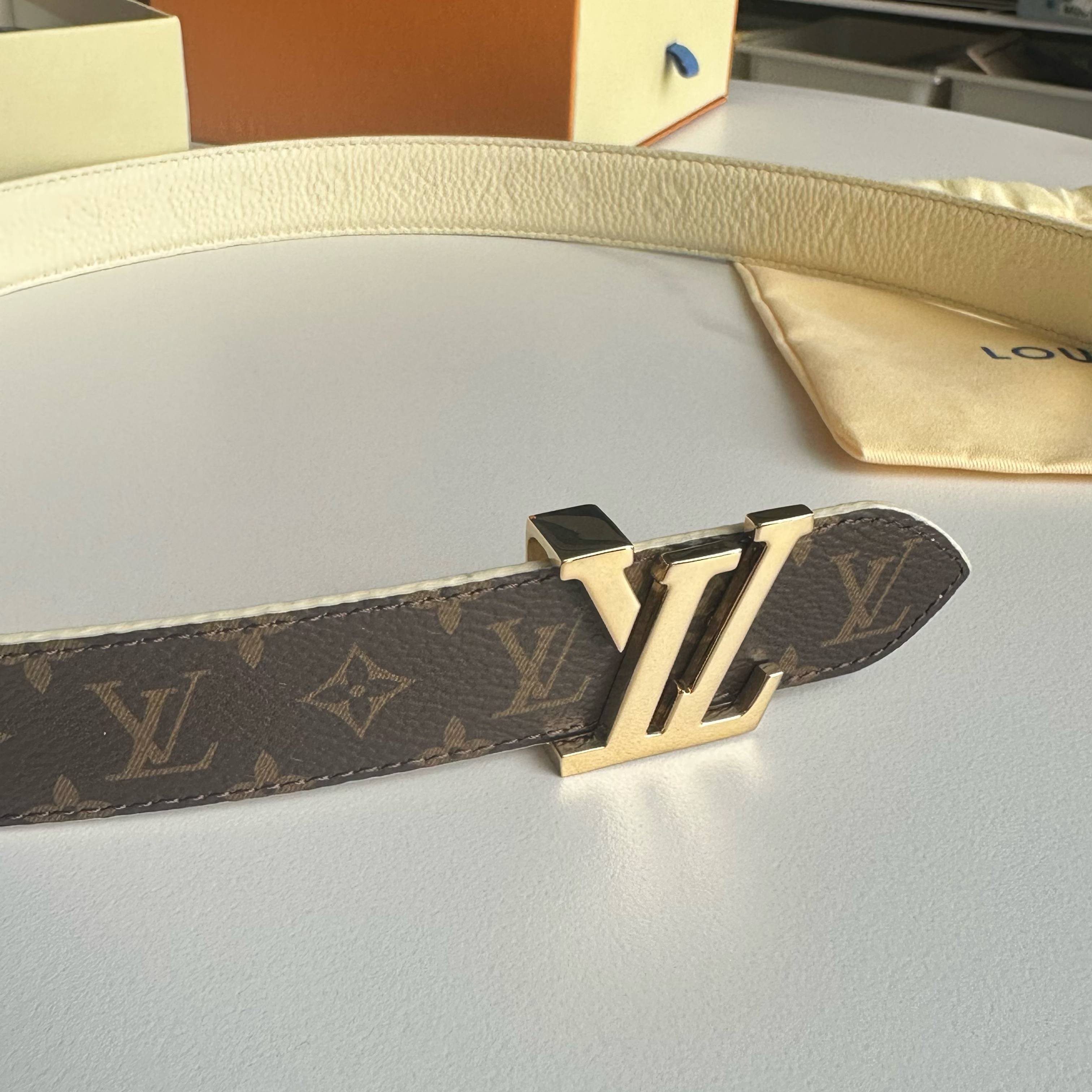 Louis Vuitton ルイヴィトンの新作女性用ベルト（リバーシブル）