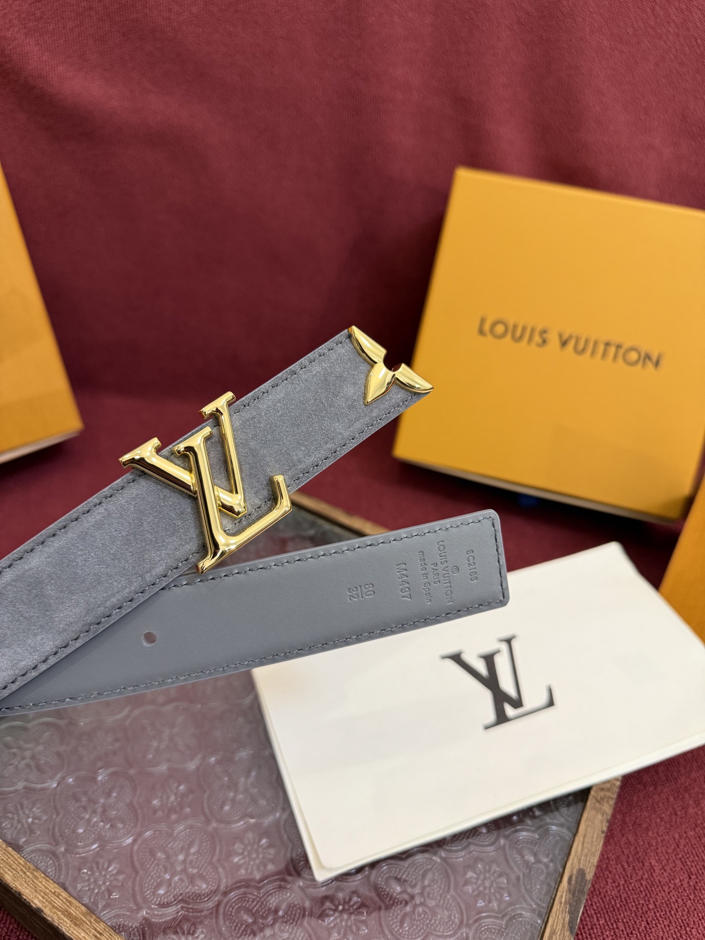 Louis Vuitton ルイヴィトンの新作女性用ベルト（リバーシブル）