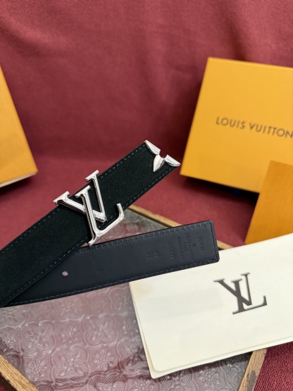 Louis Vuitton ルイヴィトンの新作女性用ベルト（リバーシブル）