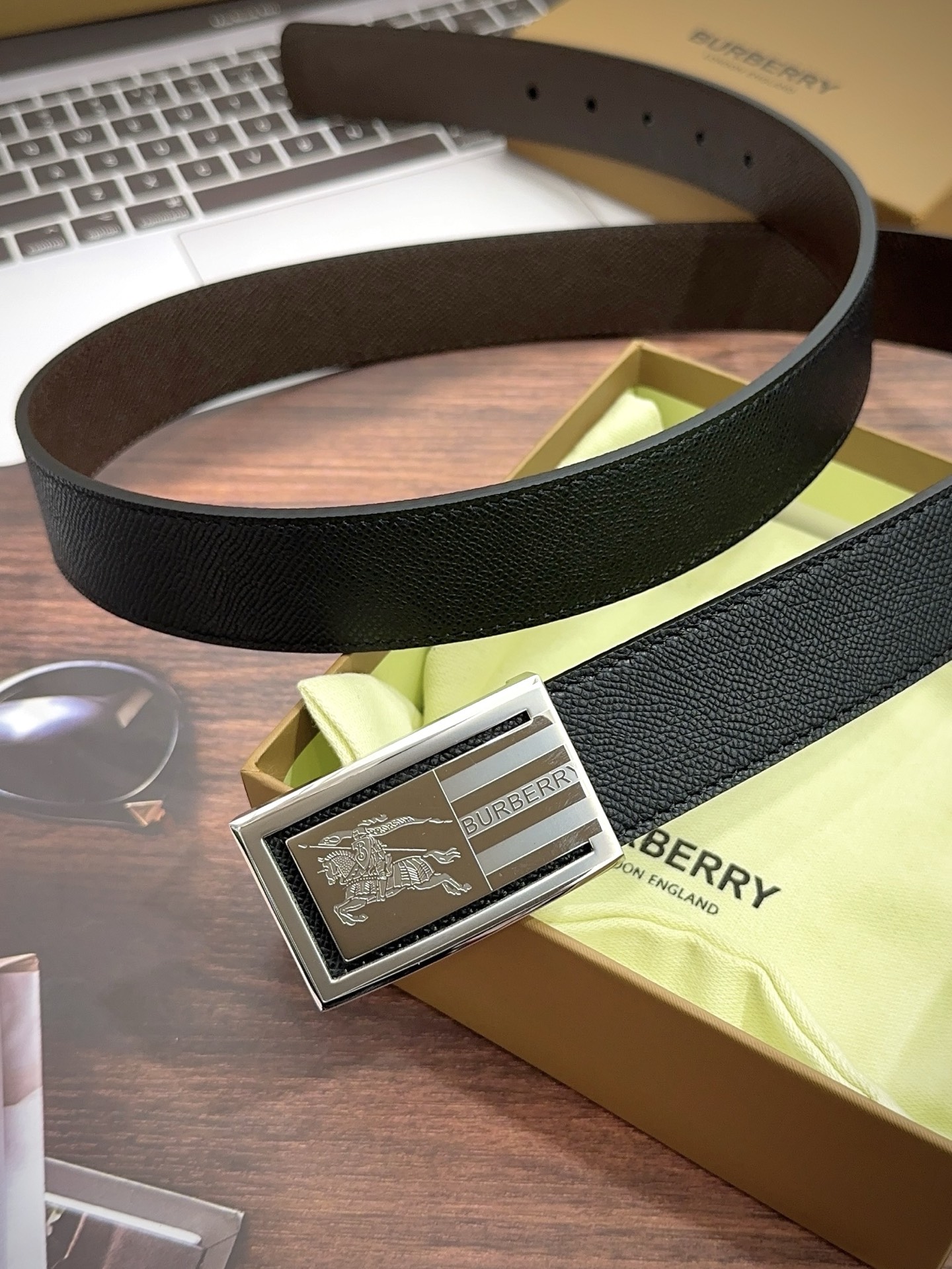 バーバリー「Burberry」男性用ベルト