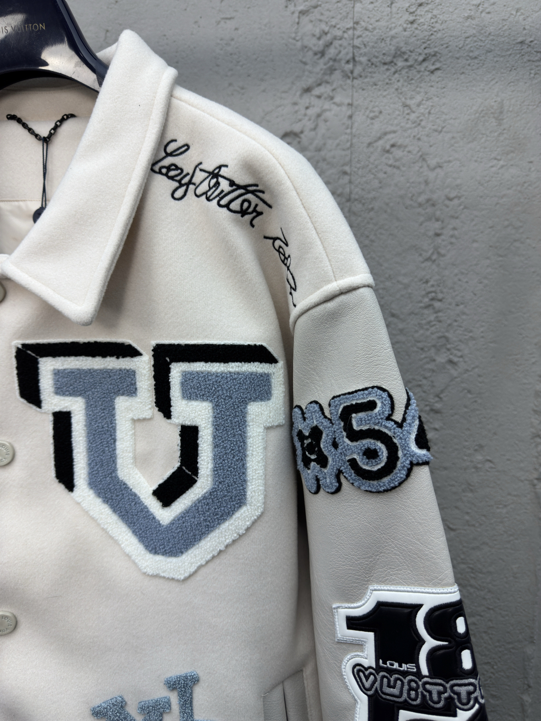 [ Louis Vuitton ] ルイ・ヴィトン  ウサギヤコブの毛皮の野球服のコート