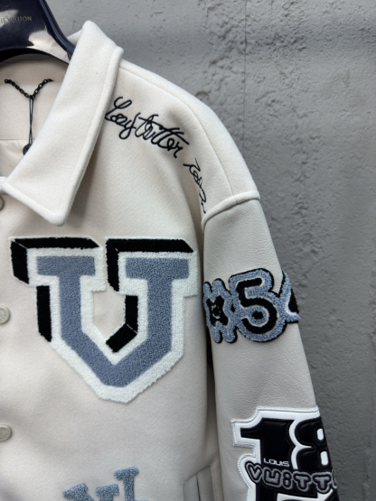 [ Louis Vuitton ] ルイ・ヴィトン  ウサギヤコブの毛皮の野球服のコート