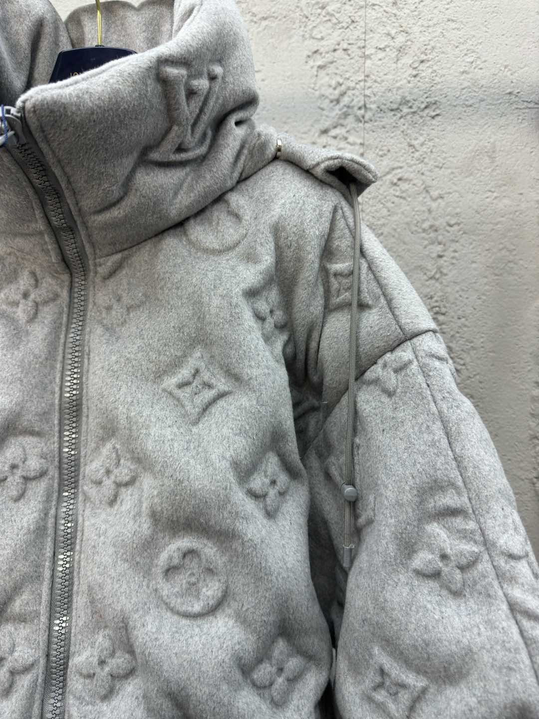 Louis Vuitton ルイ・ヴィトン  エンボスエンボスダウンジャケット