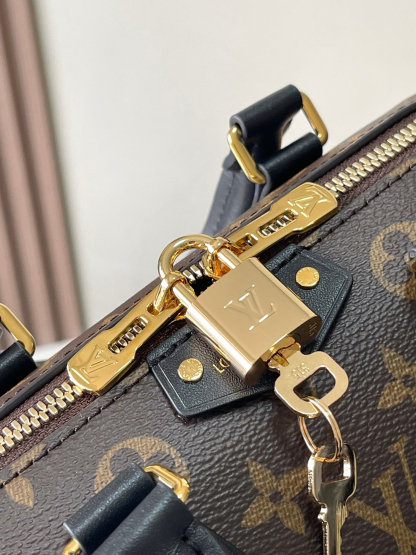 Louis Vuitton  ルイ・ヴィトン シーズナル ワンショルダーバッグ M13146