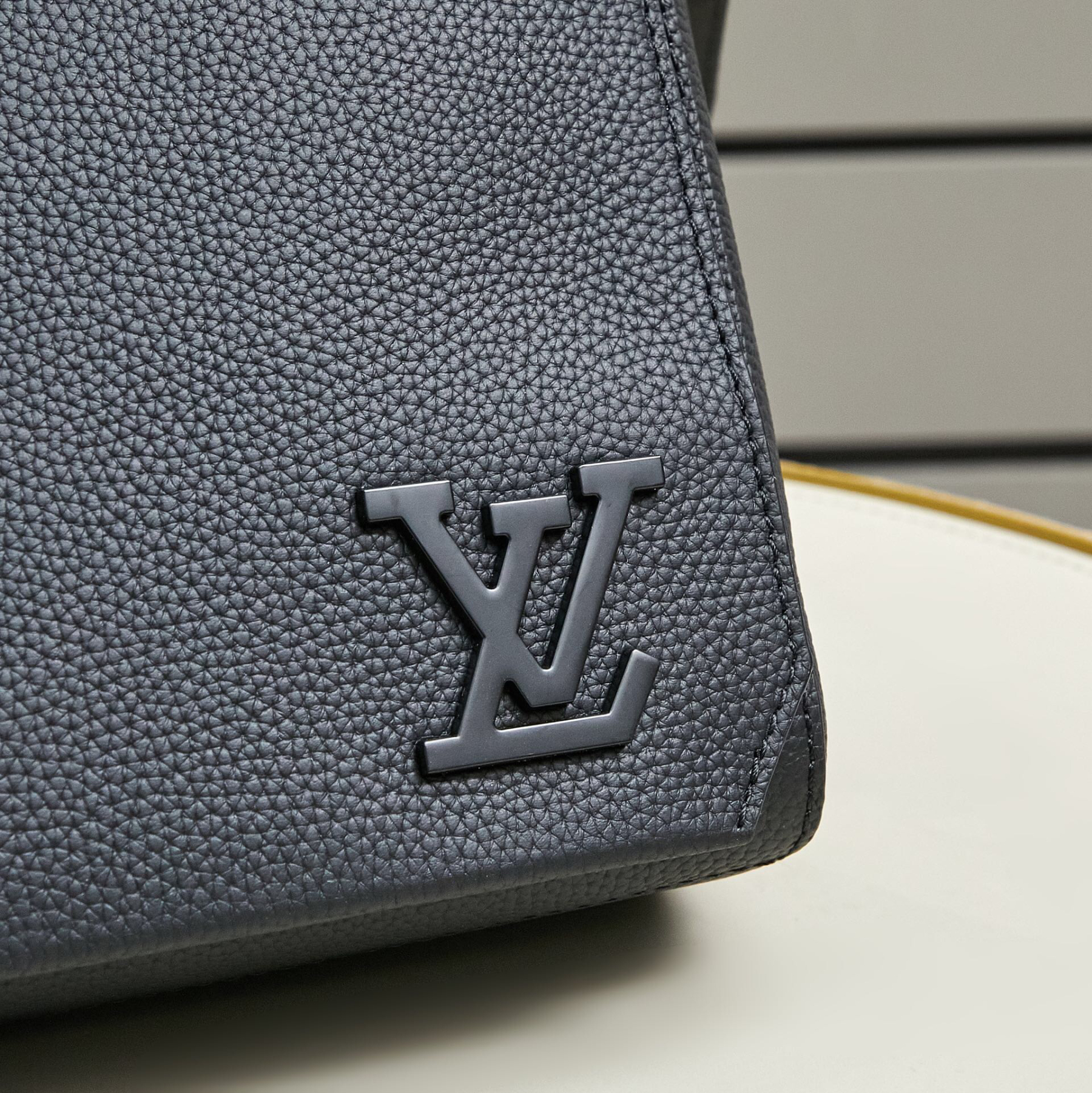 Louis Vuitton  ルイ・ヴィトン シーズナル ワンショルダーバッグ