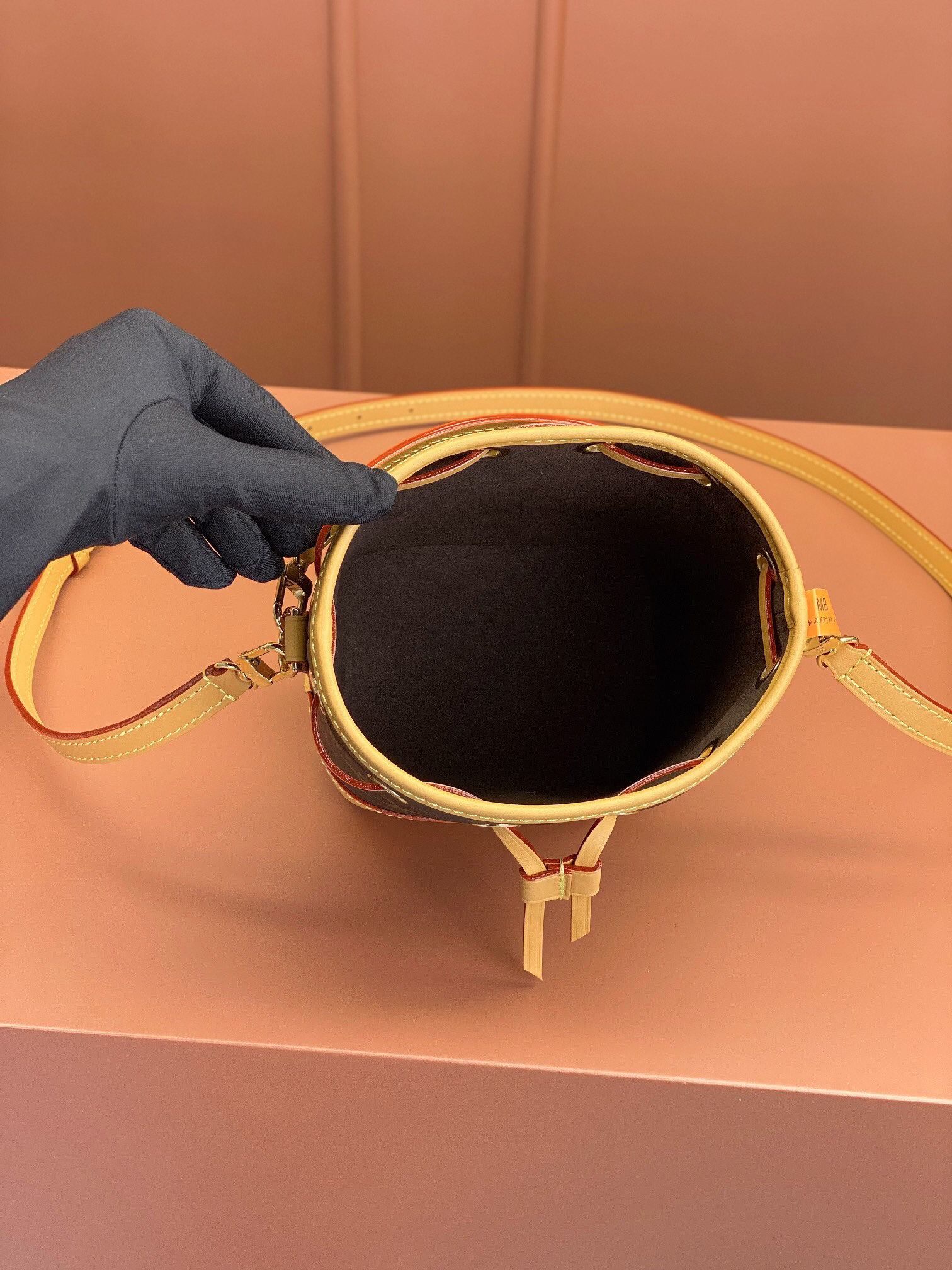 Louis Vuitton  ルイ・ヴィトン シーズナル ワンショルダーバッグ 