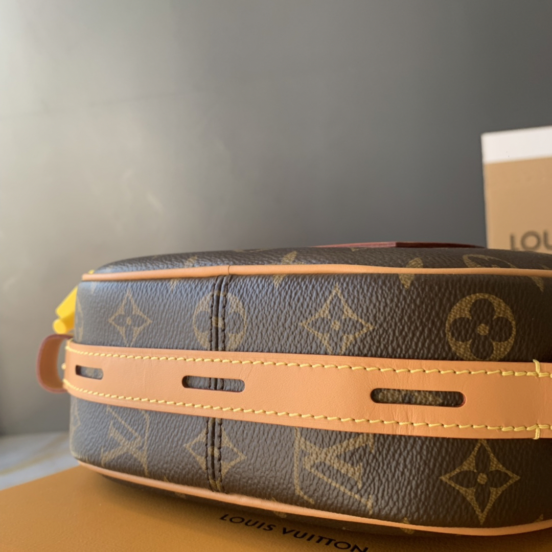 Louis Vuitton  ルイ・ヴィトン シーズナル ワンショルダーバッグ 