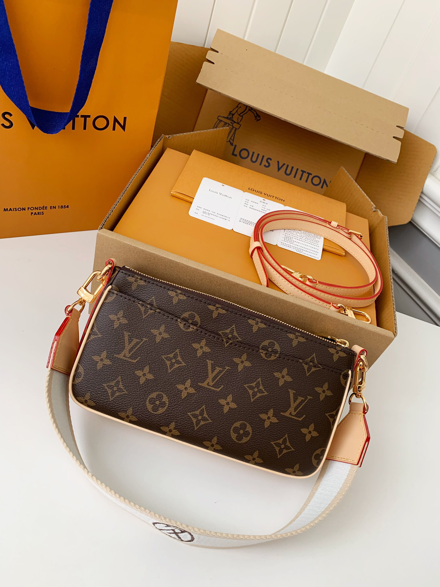 Louis Vuitton  ルイ・ヴィトン シーズナル ワンショルダーバッグ 