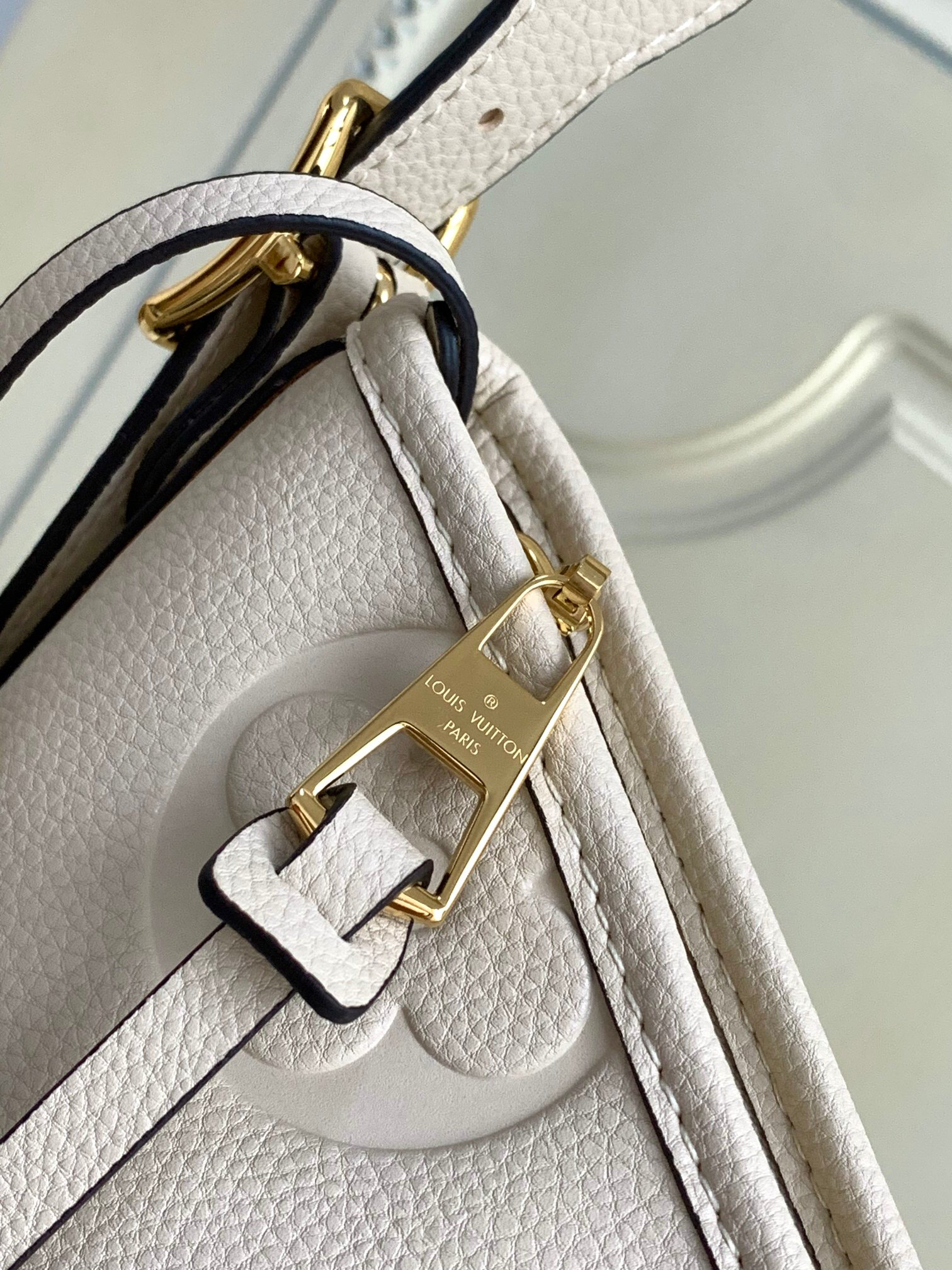 Louis Vuitton  ルイ・ヴィトン シーズナル ワンショルダーバッグ 