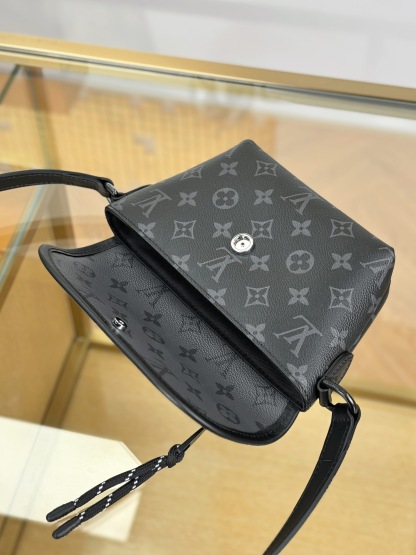 Louis Vuitton  ルイ・ヴィトン シーズナル ワンショルダーバッグ 