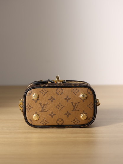 Louis Vuitton  ルイ・ヴィトン シーズナル ワンショルダーバッグ 