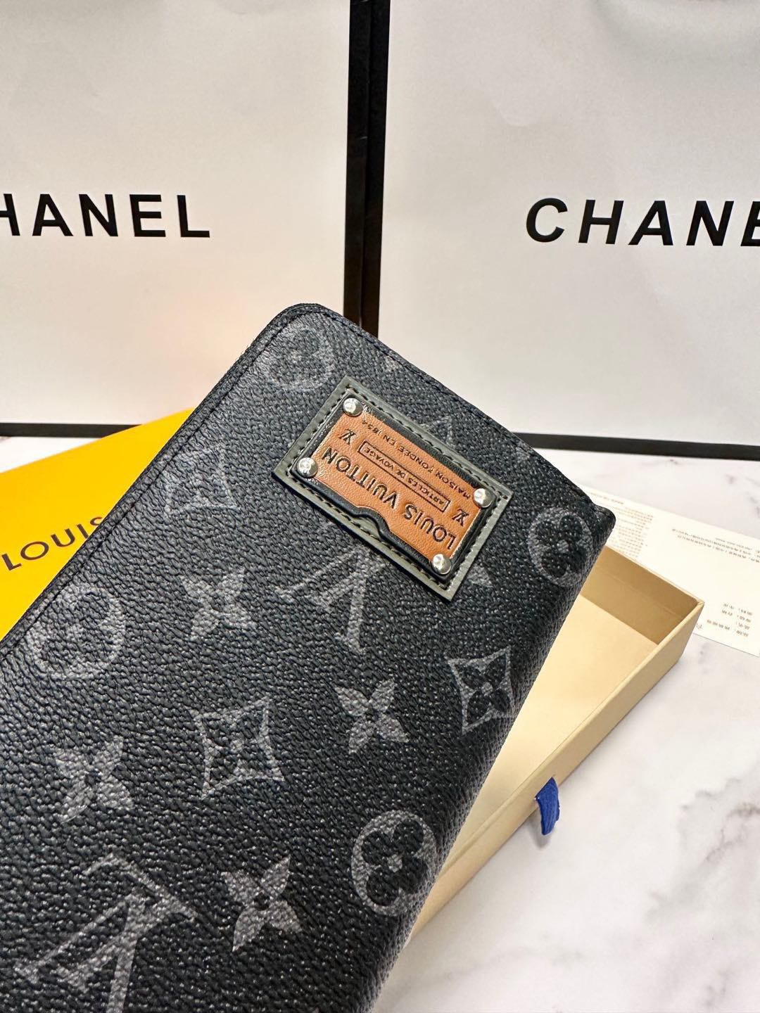 ルイ・ヴィトン「Louis Vuitton」レザーポケットウォレット