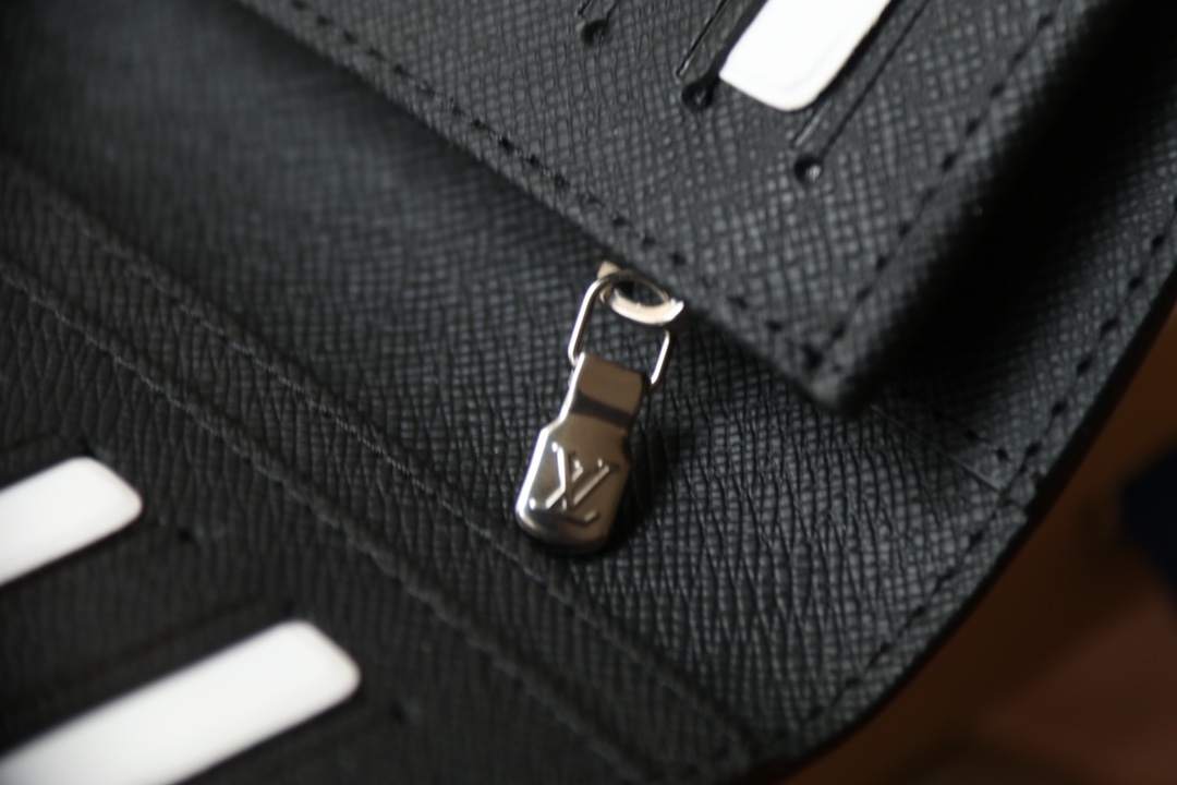 ルイ・ヴィトン「Louis Vuitton」レザーポケットウォレット