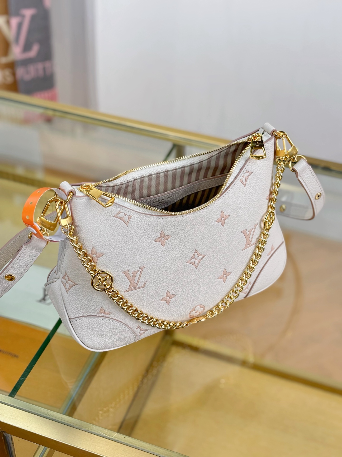 Louis Vuitton  ルイ・ヴィトン シーズナル ワンショルダーバッグ 