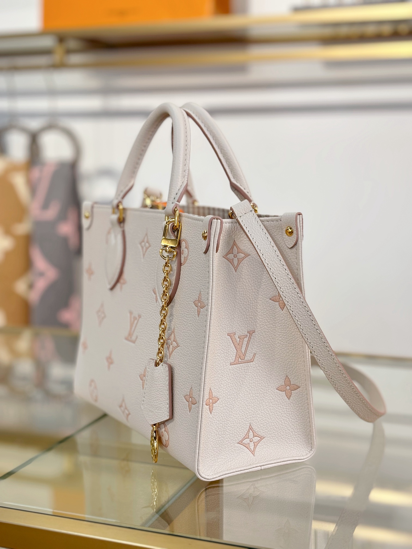 Louis Vuitton  ルイ・ヴィトン シーズナル ワンショルダーバッグ 