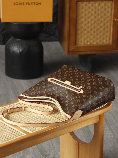 Louis Vuitton  ルイ・ヴィトン シーズナル ワンショルダーバッグ 