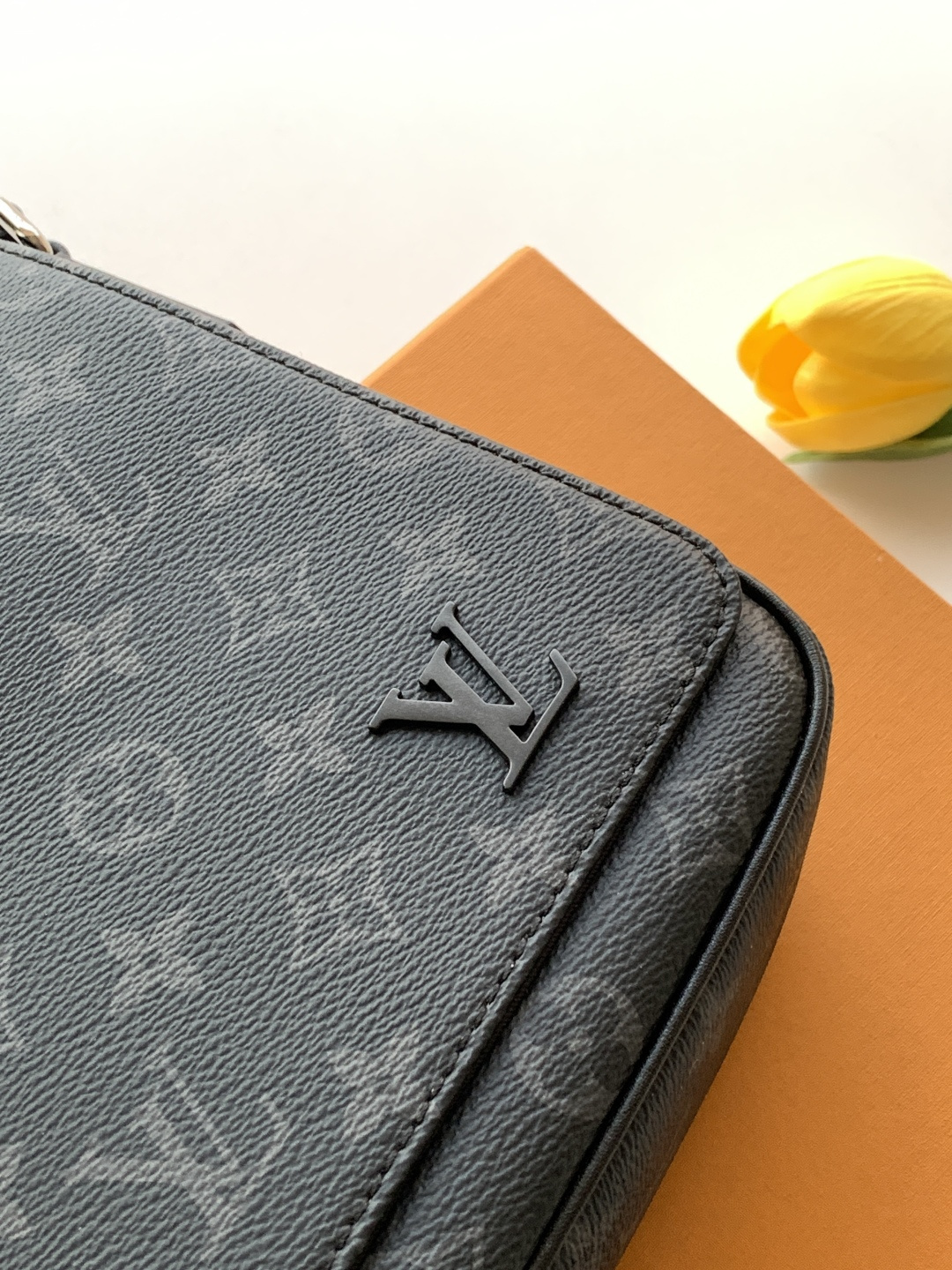 Louis Vuitton  ルイ・ヴィトン シーズナル ワンショルダーバッグ 