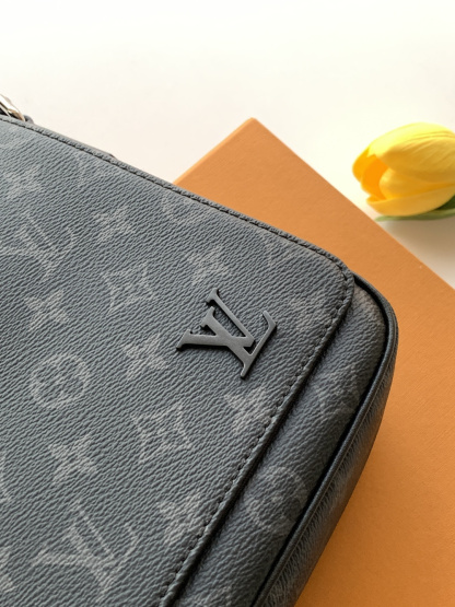 Louis Vuitton  ルイ・ヴィトン シーズナル ワンショルダーバッグ 