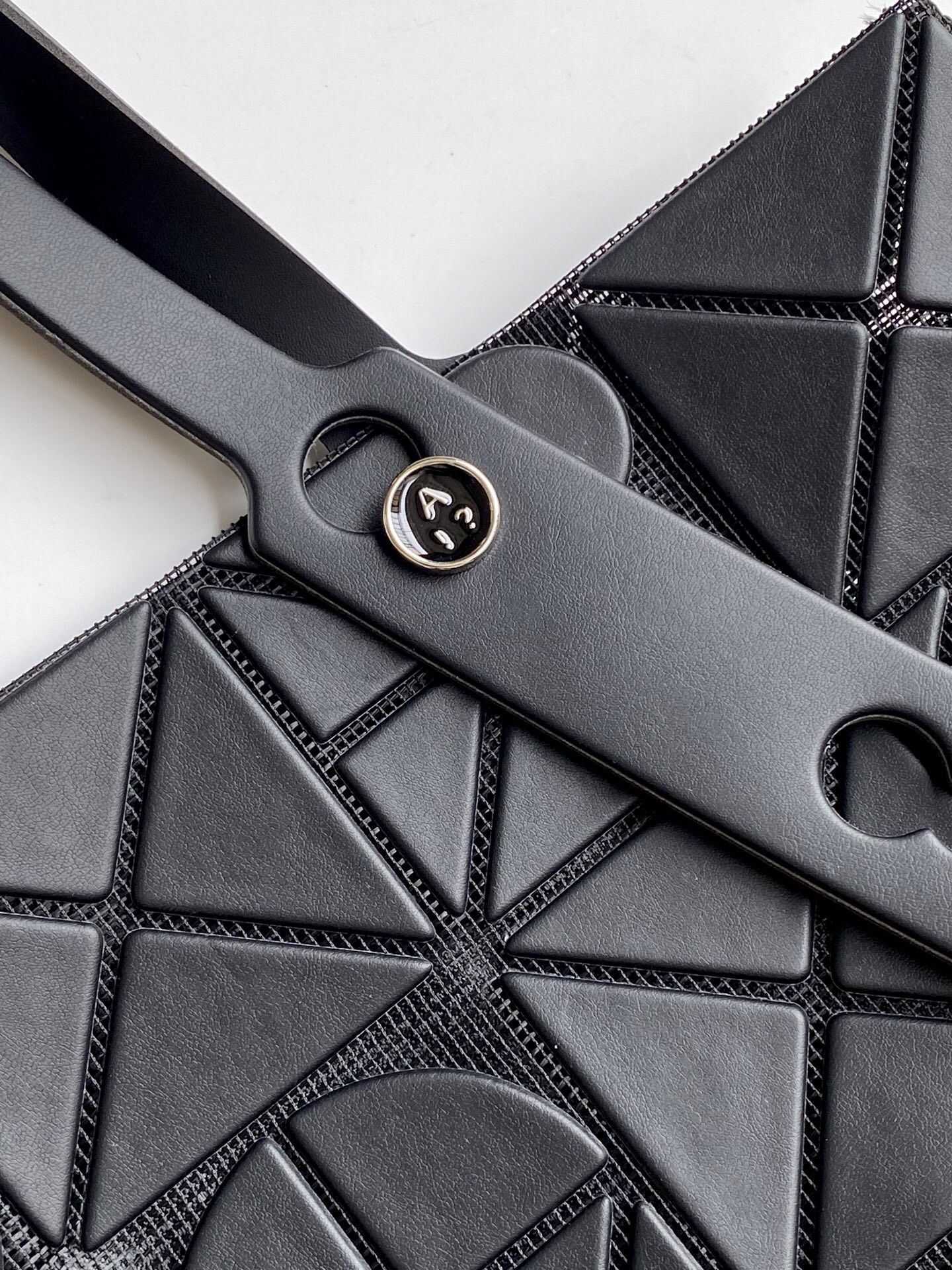 イッセイミヤケ「Issey Miyake」LUCENTシリーズ トートバッグ