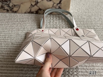 イッセイミヤケ「Issey Miyake」LUCENTシリーズ トートバッグ