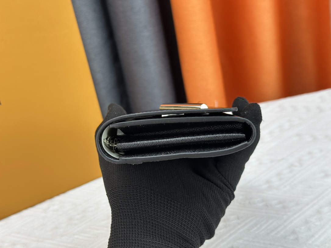 ルイ・ヴィトン「Louis Vuitton」レザーポケットウォレット