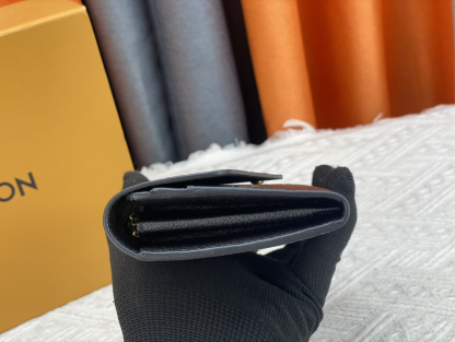 ルイ・ヴィトン「Louis Vuitton」レザーポケットウォレット レディース おしゃれ ショルダーバッグ