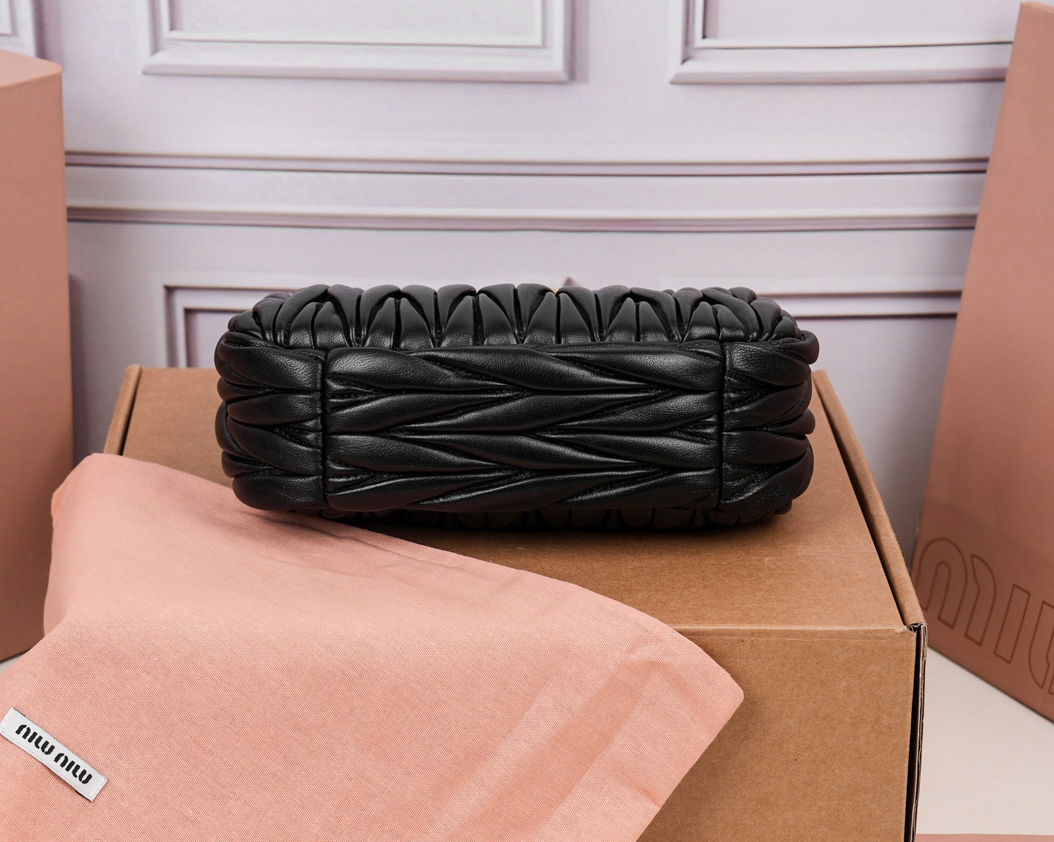 ミュウミュウ「MIUMIU」レディースファッションハンドバッグとショルダーバッグ