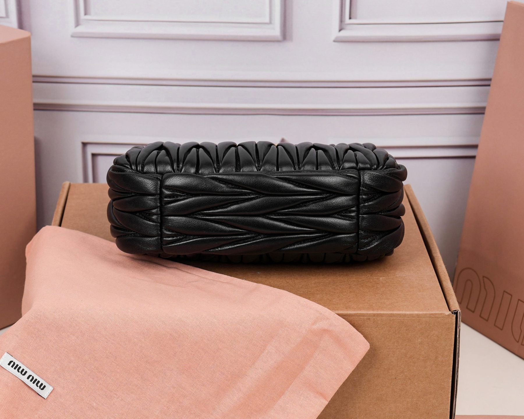ミュウミュウ「MIUMIU」レディースファッションハンドバッグとショルダーバッグ