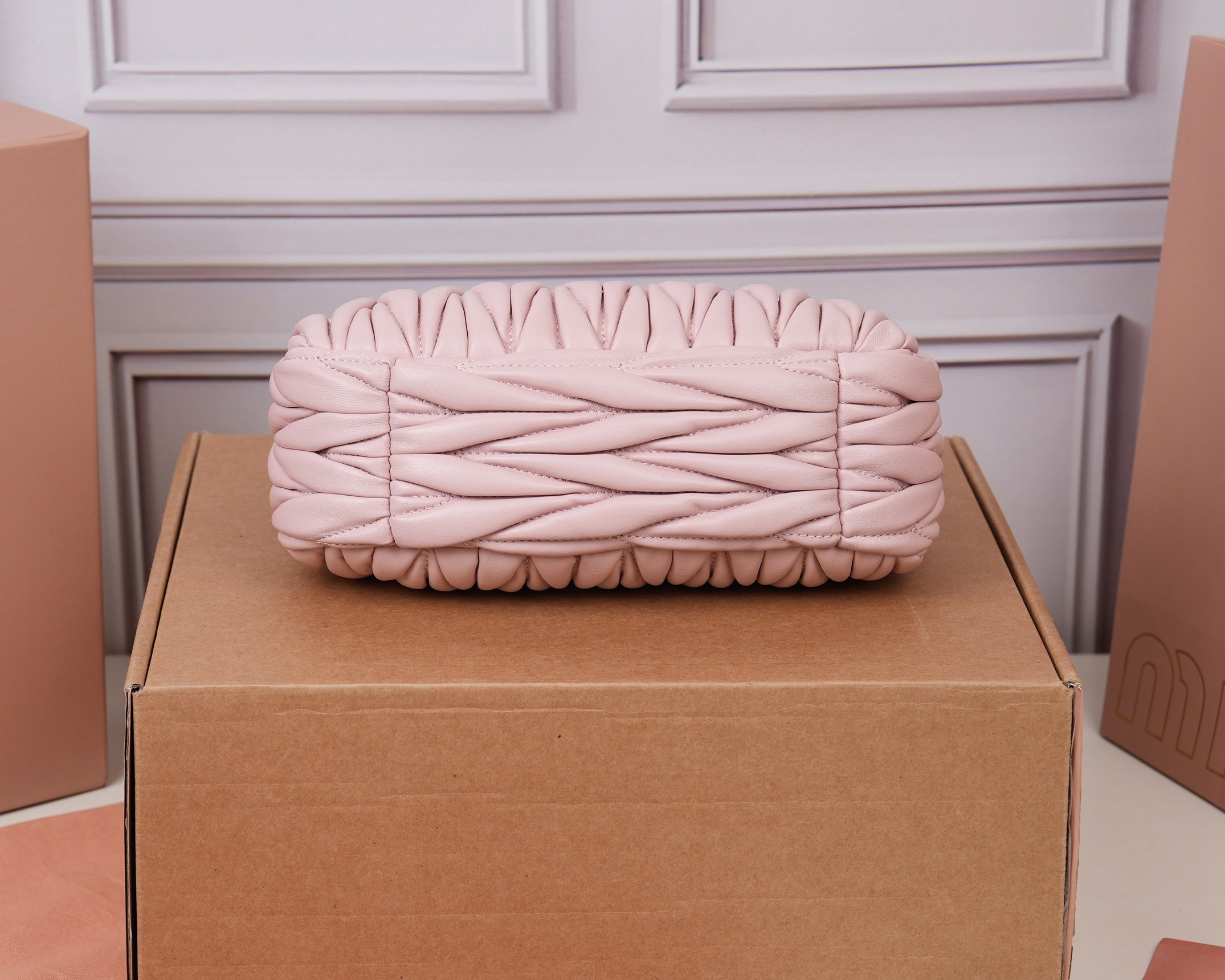 ミュウミュウ「MIUMIU」レディースファッションハンドバッグとショルダーバッグ