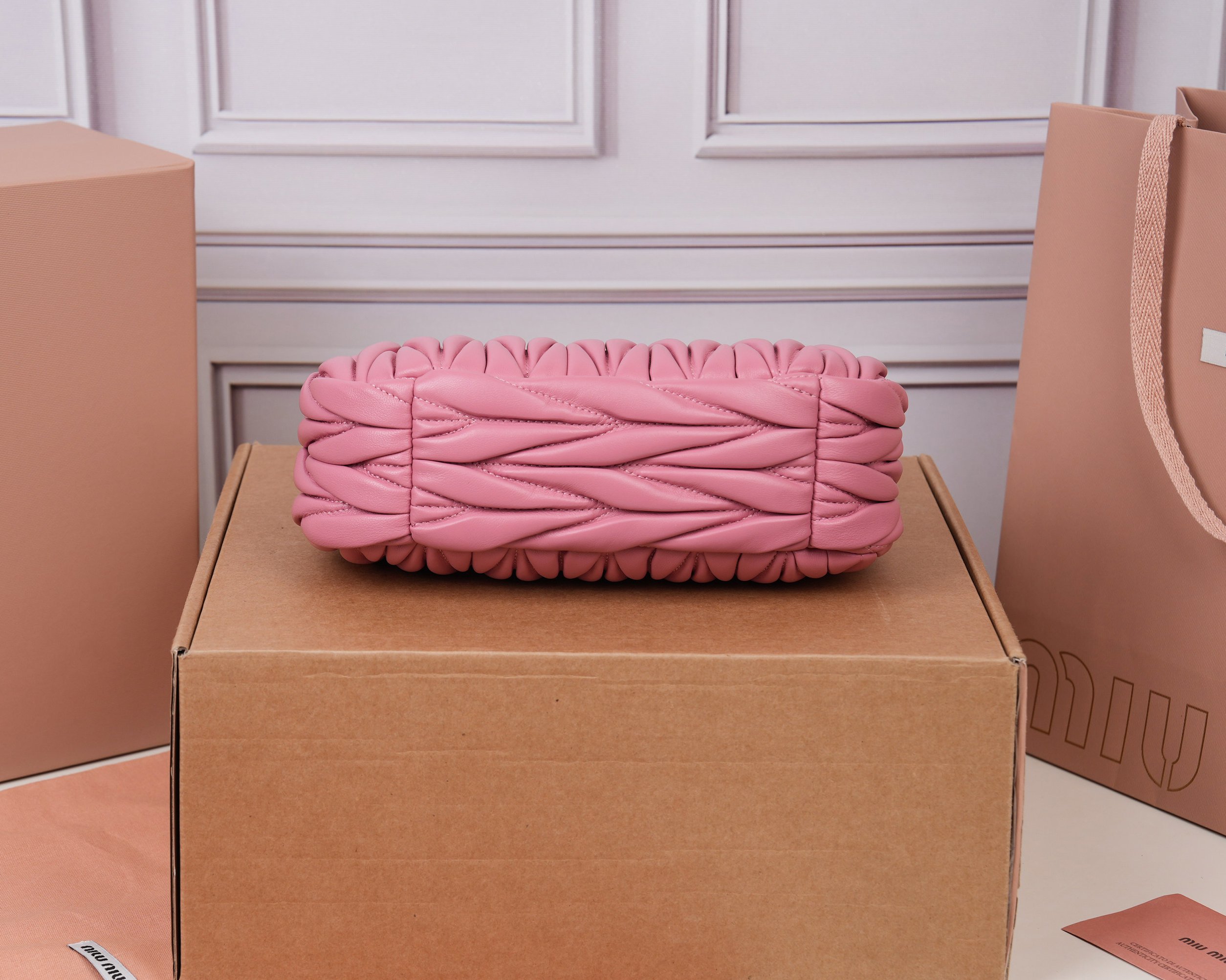 ミュウミュウ「MIUMIU」レディースファッションハンドバッグとショルダーバッグ