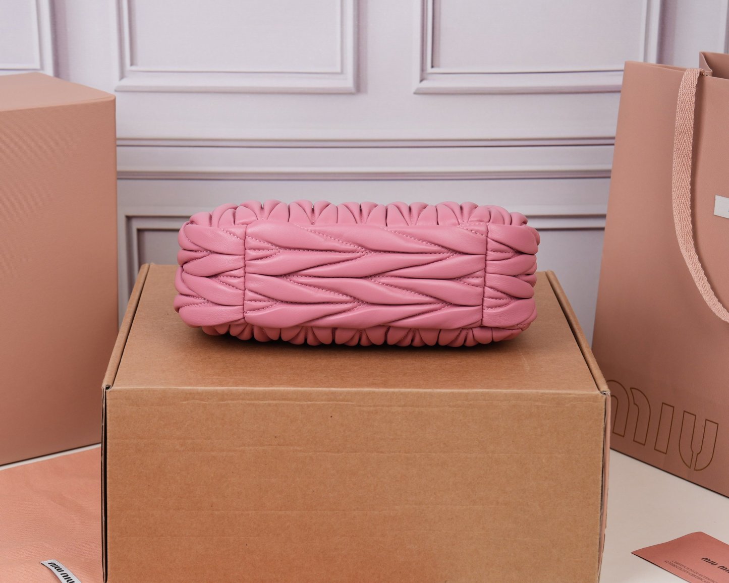 ミュウミュウ「MIUMIU」レディースファッションハンドバッグとショルダーバッグ