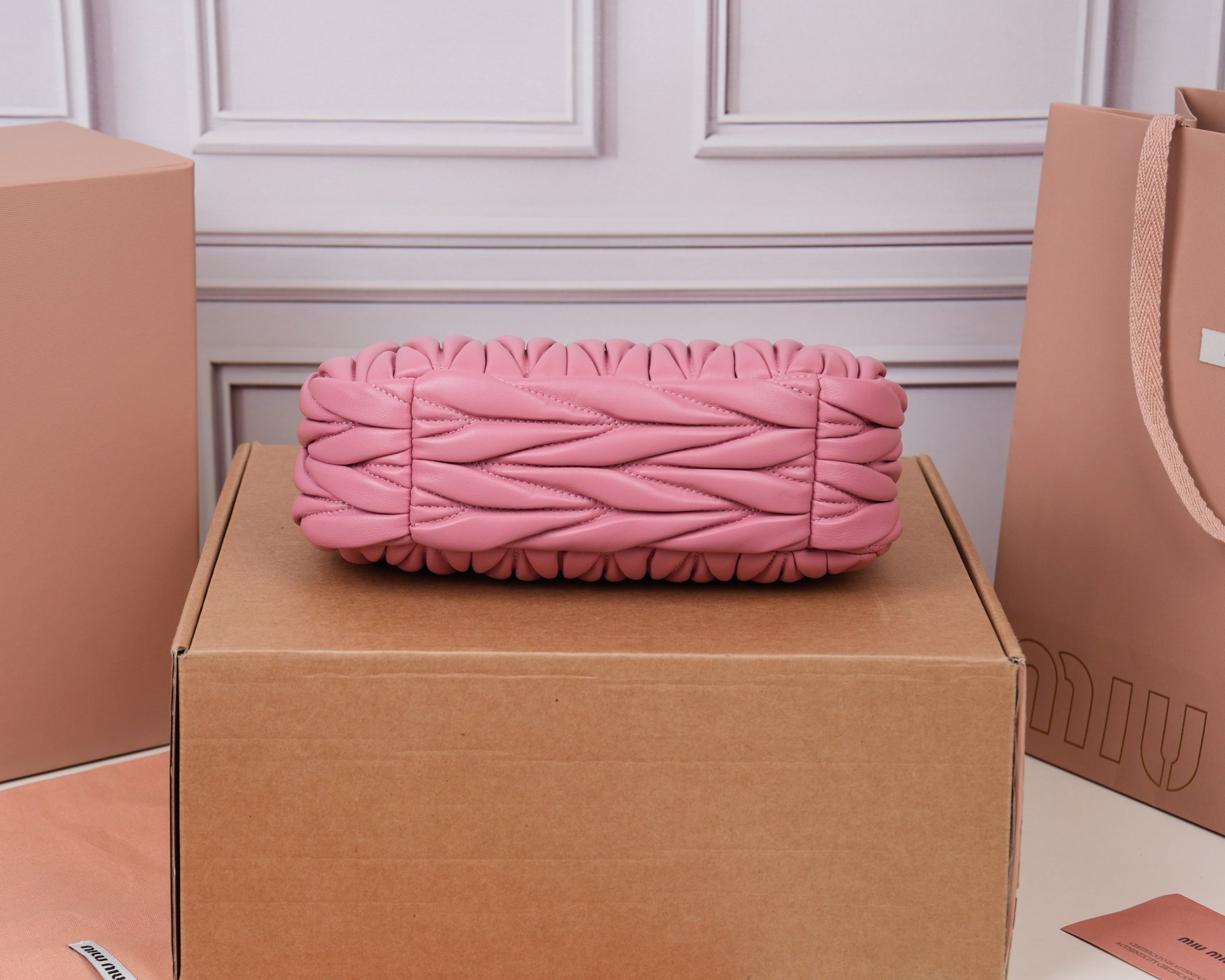 ミュウミュウ「MIUMIU」レディースファッションハンドバッグとショルダーバッグ