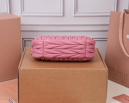 ミュウミュウ「MIUMIU」レディースファッションハンドバッグとショルダーバッグ