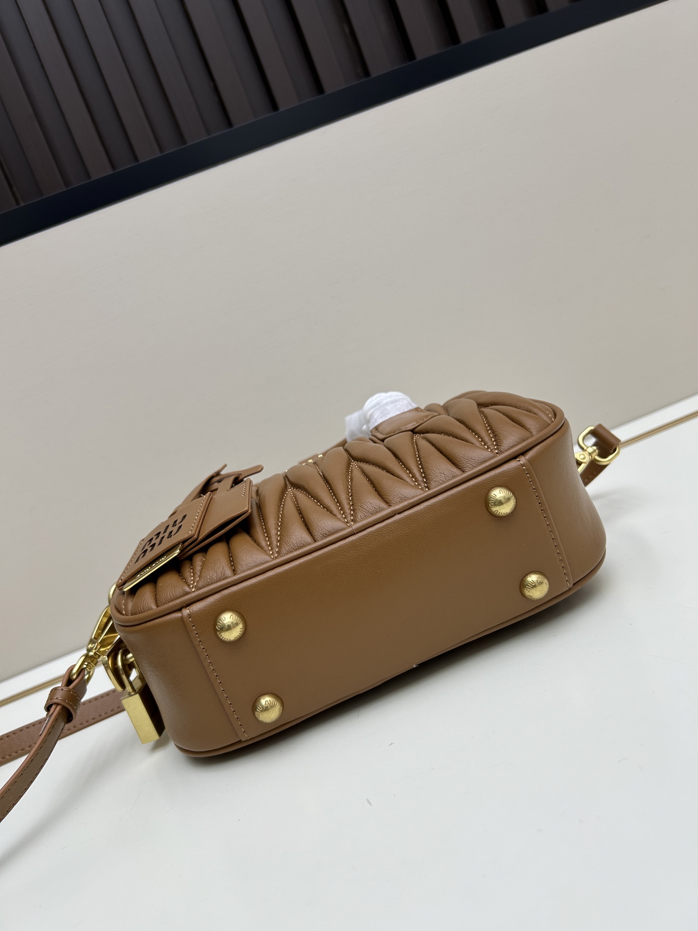 ミュウミュウ「MIUMIU」レディースファッションハンドバッグとショルダーバッグ